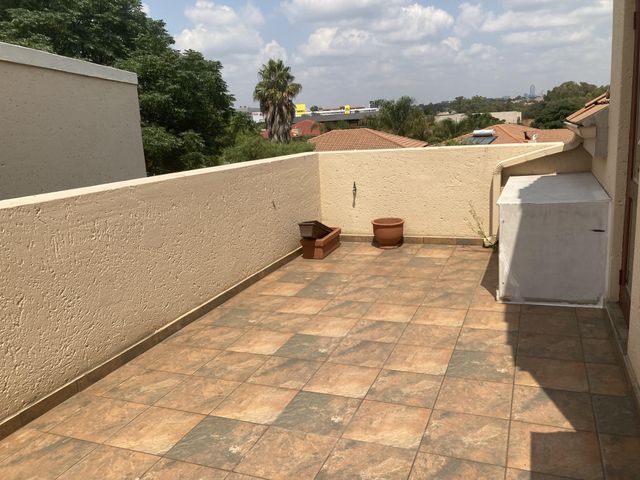 2 Bedroom Property for Sale in Sunninghill Gauteng