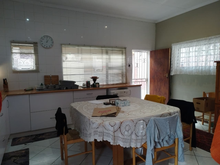To Let 2 Bedroom Property for Rent in Mondeor Gauteng
