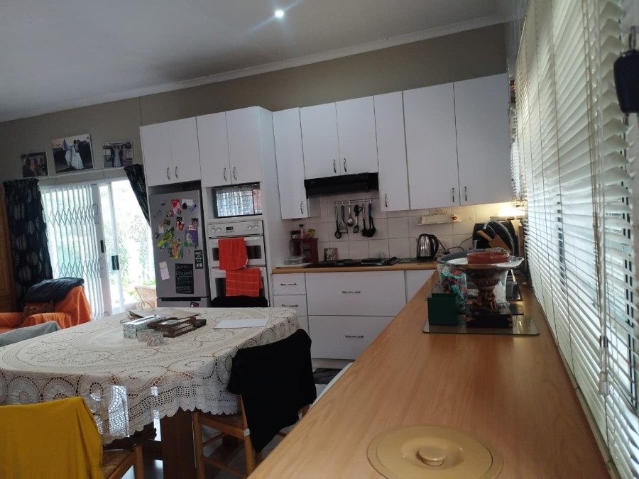 To Let 2 Bedroom Property for Rent in Mondeor Gauteng