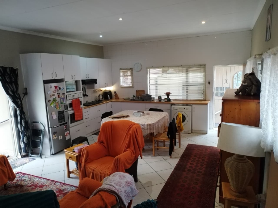 To Let 2 Bedroom Property for Rent in Mondeor Gauteng