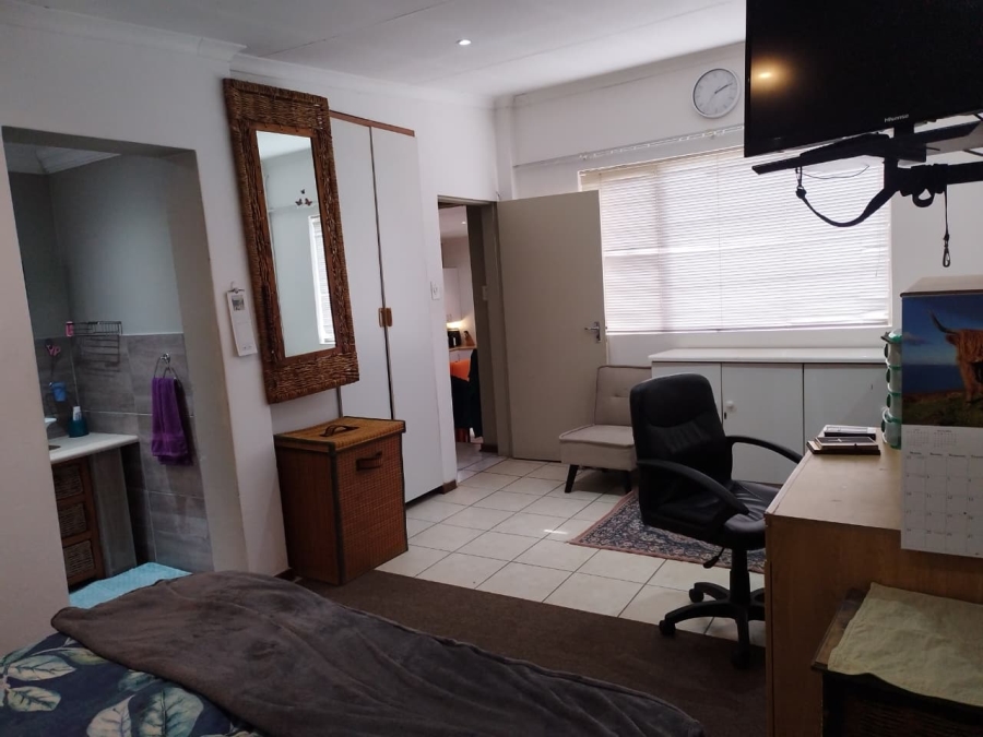 To Let 2 Bedroom Property for Rent in Mondeor Gauteng