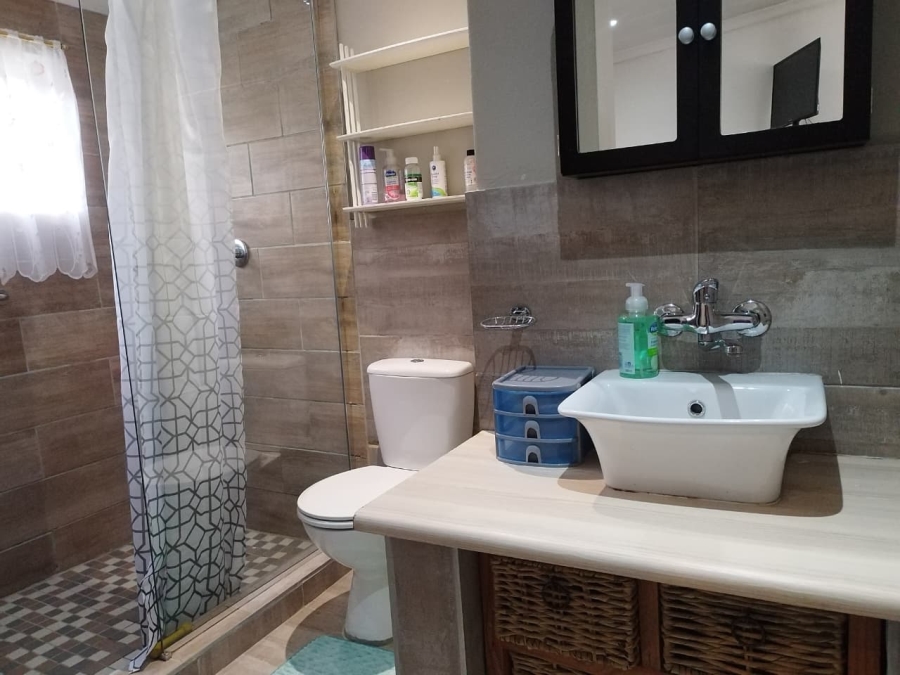 To Let 2 Bedroom Property for Rent in Mondeor Gauteng