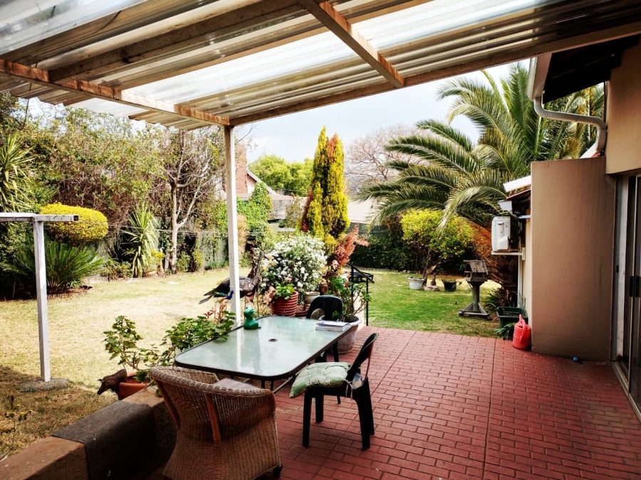 To Let 2 Bedroom Property for Rent in Mondeor Gauteng