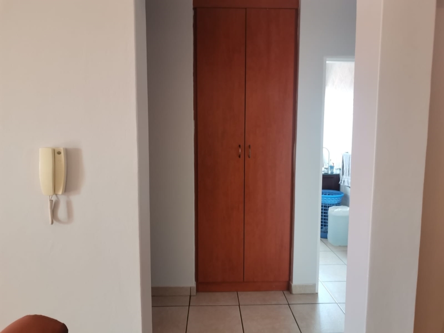 2 Bedroom Property for Sale in Sonneveld Gauteng