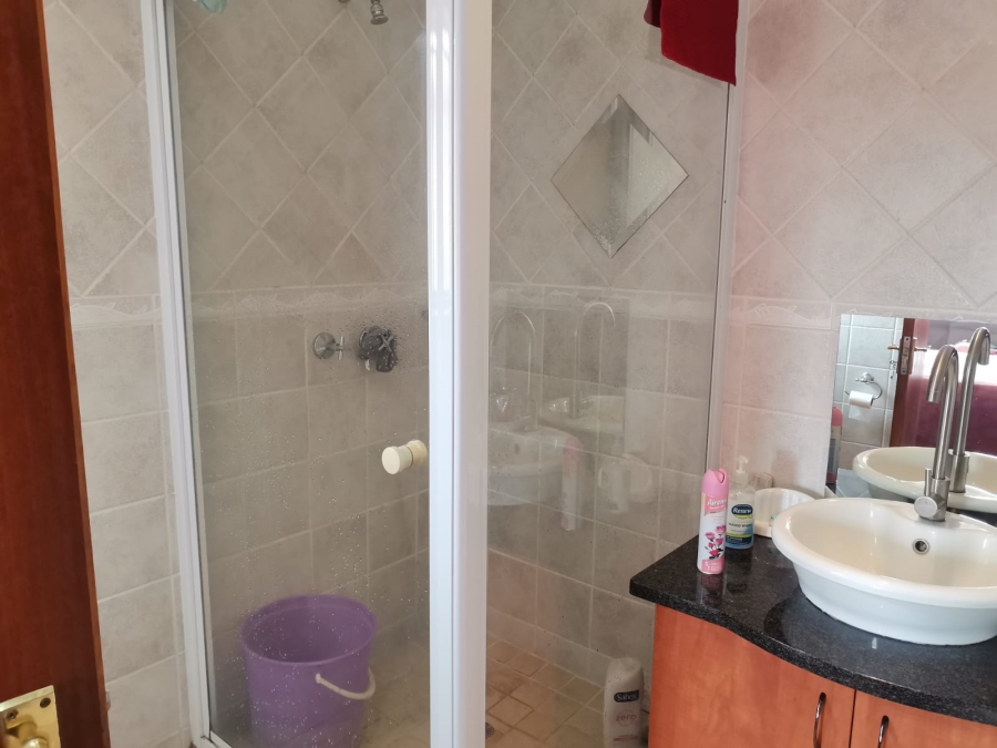 2 Bedroom Property for Sale in Sonneveld Gauteng