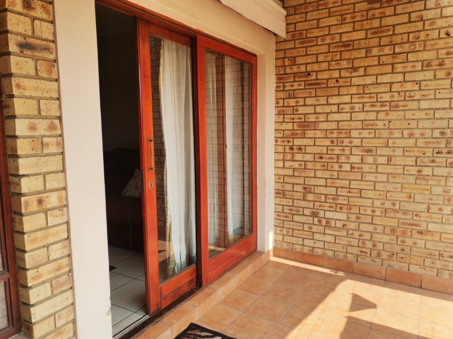 2 Bedroom Property for Sale in Sonneveld Gauteng