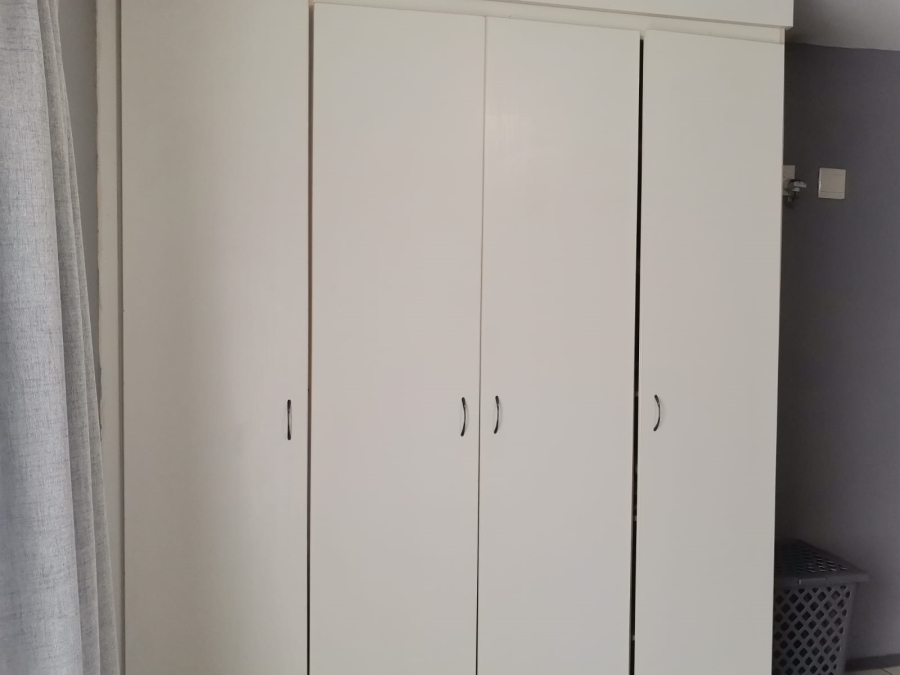 2 Bedroom Property for Sale in Sonneveld Gauteng