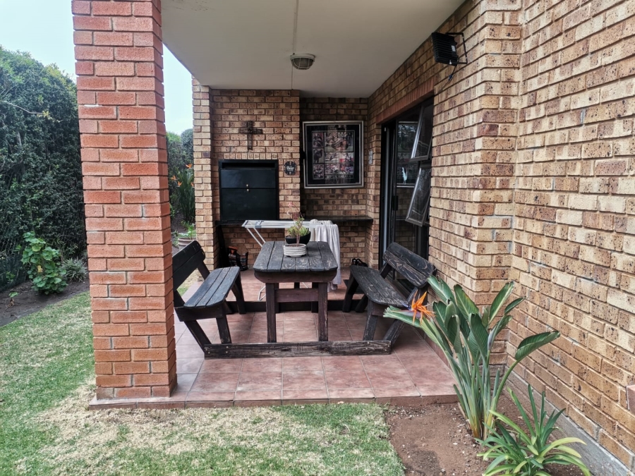 2 Bedroom Property for Sale in Sonneveld Gauteng