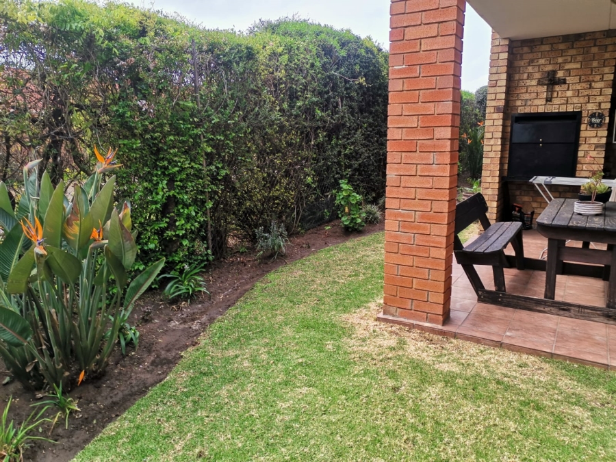 2 Bedroom Property for Sale in Sonneveld Gauteng