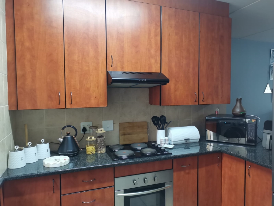 2 Bedroom Property for Sale in Sonneveld Gauteng