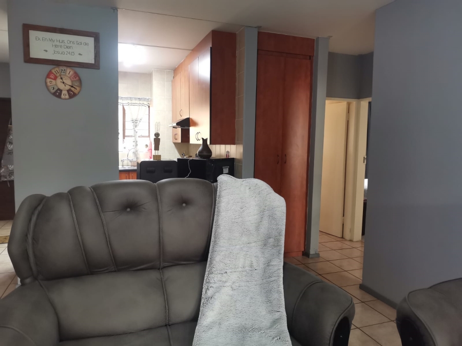 2 Bedroom Property for Sale in Sonneveld Gauteng