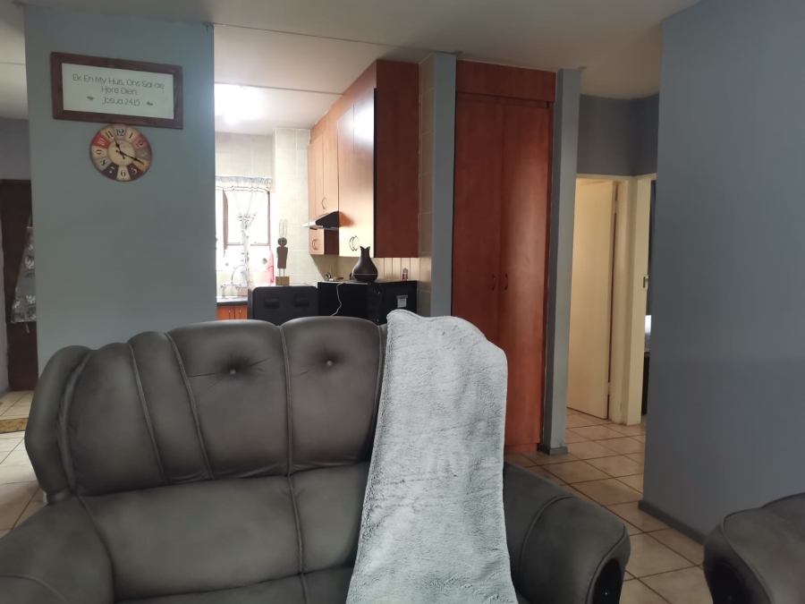 2 Bedroom Property for Sale in Sonneveld Gauteng