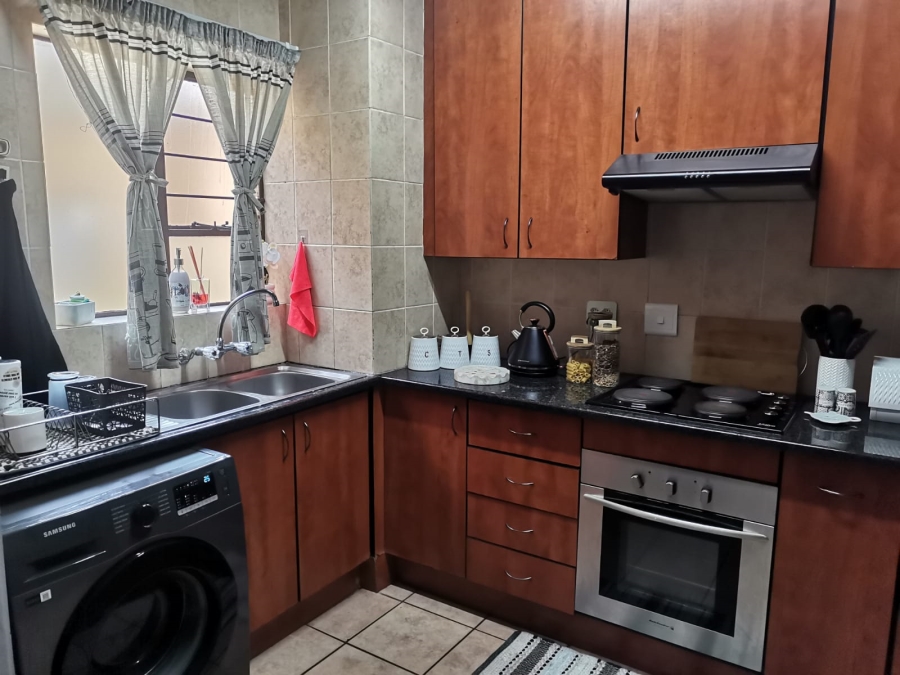2 Bedroom Property for Sale in Sonneveld Gauteng