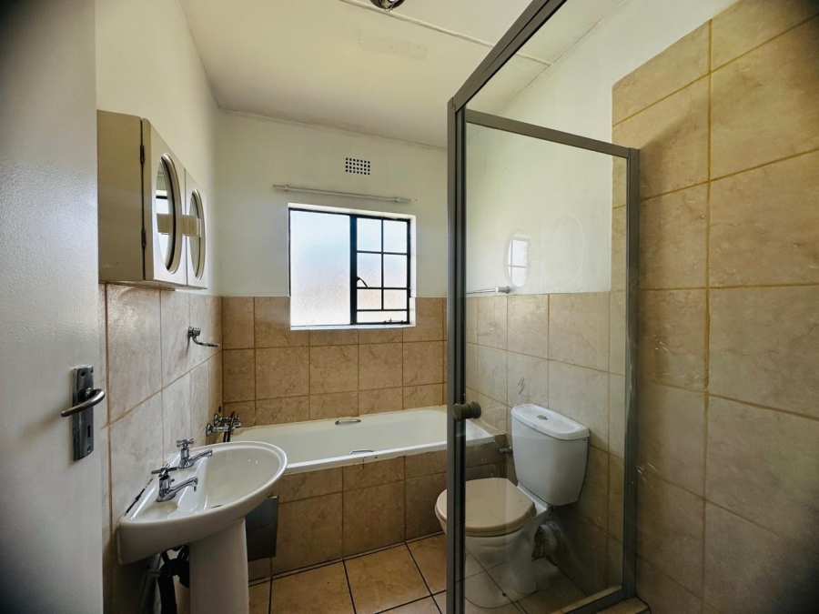 2 Bedroom Property for Sale in Sonneveld Gauteng