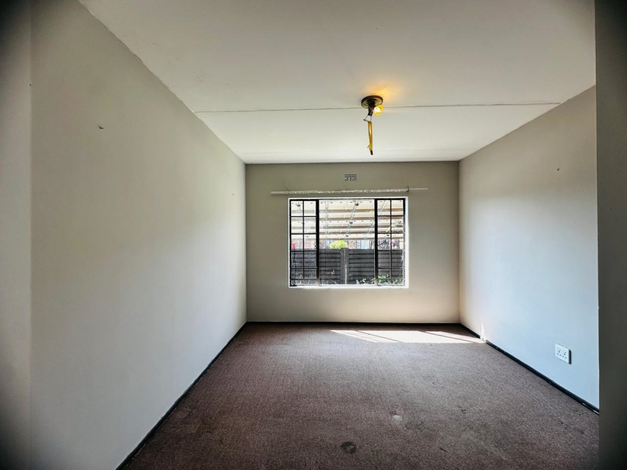 2 Bedroom Property for Sale in Sonneveld Gauteng