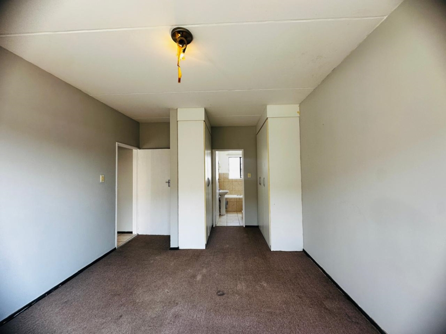 2 Bedroom Property for Sale in Sonneveld Gauteng