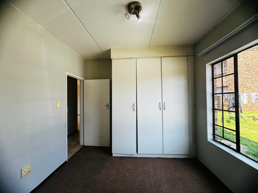 2 Bedroom Property for Sale in Sonneveld Gauteng