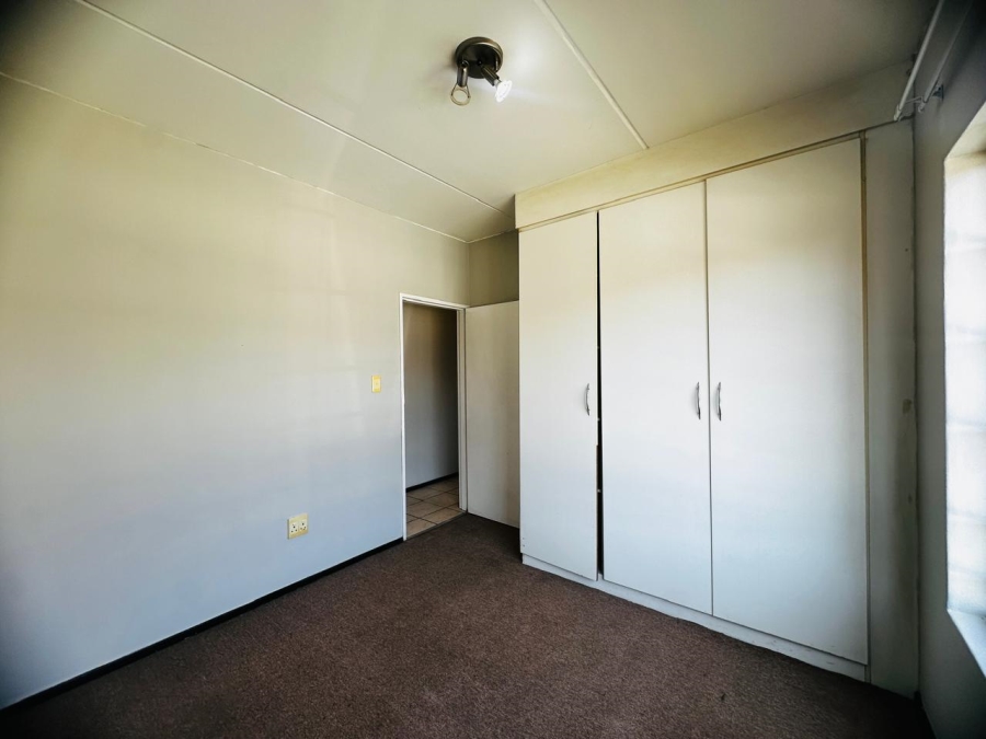 2 Bedroom Property for Sale in Sonneveld Gauteng