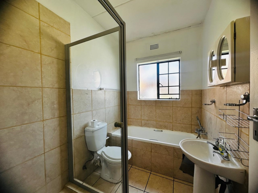 2 Bedroom Property for Sale in Sonneveld Gauteng