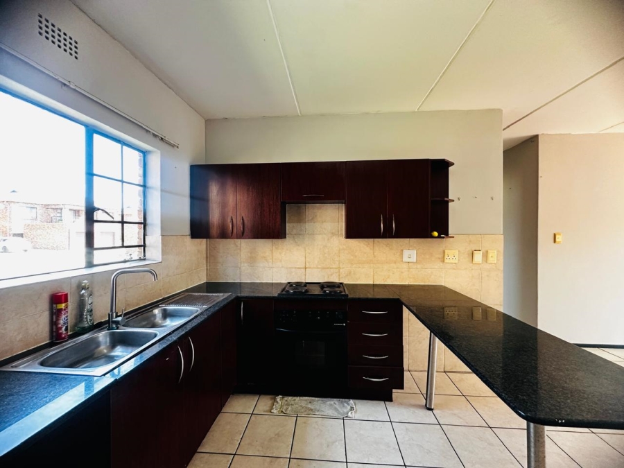 2 Bedroom Property for Sale in Sonneveld Gauteng