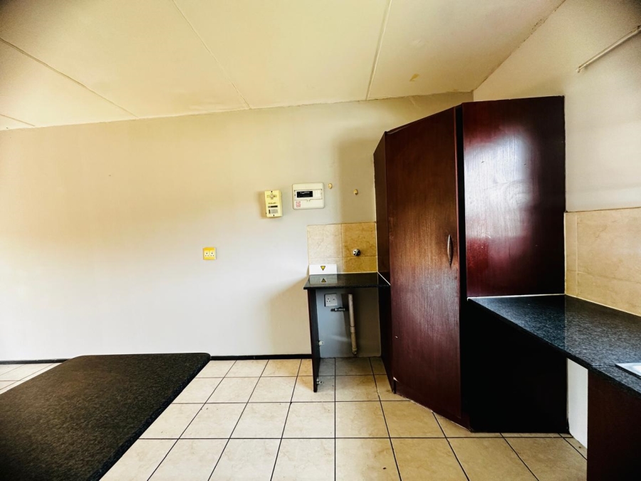 2 Bedroom Property for Sale in Sonneveld Gauteng