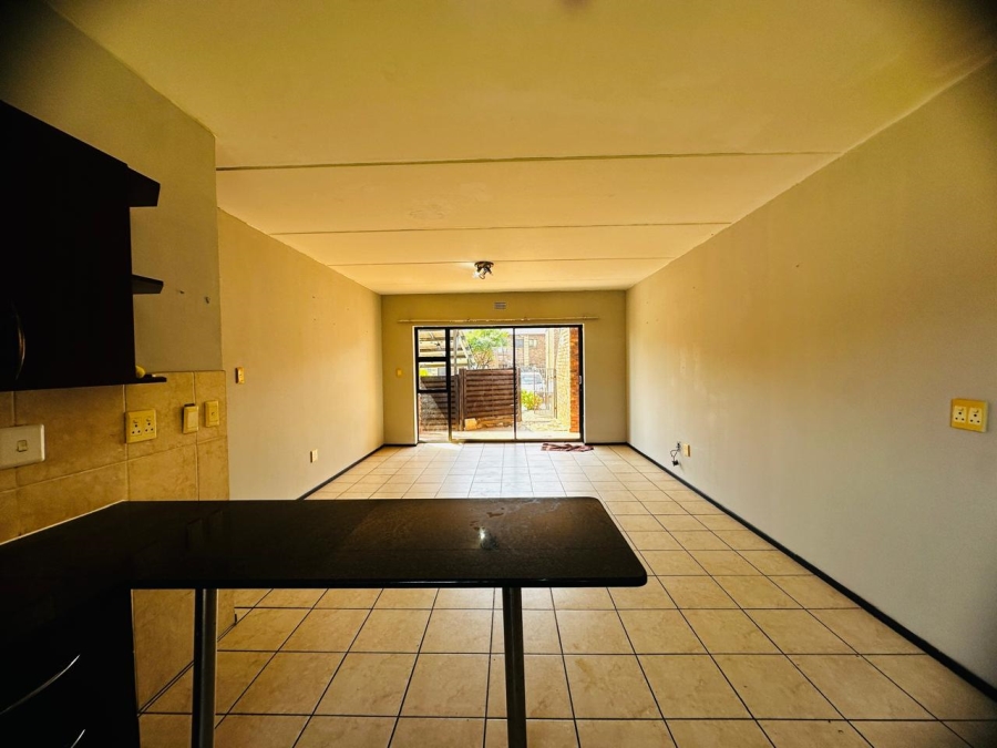 2 Bedroom Property for Sale in Sonneveld Gauteng