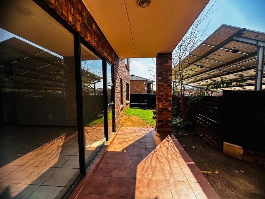 2 Bedroom Property for Sale in Sonneveld Gauteng