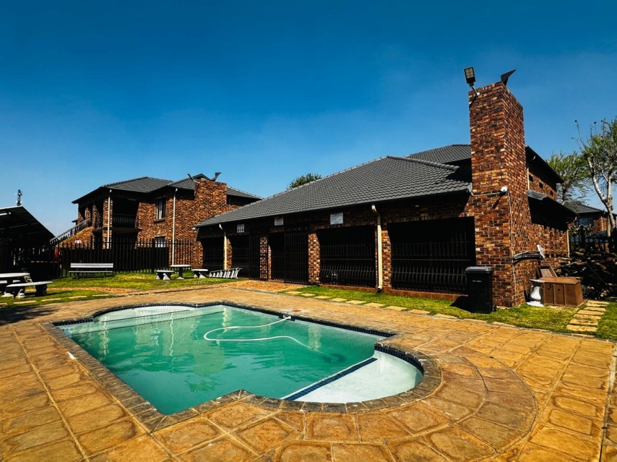2 Bedroom Property for Sale in Sonneveld Gauteng