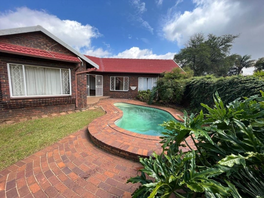 3 Bedroom Property for Sale in Birchleigh Gauteng