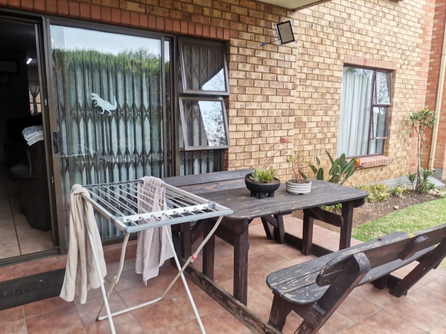 2 Bedroom Property for Sale in Sonneveld Gauteng