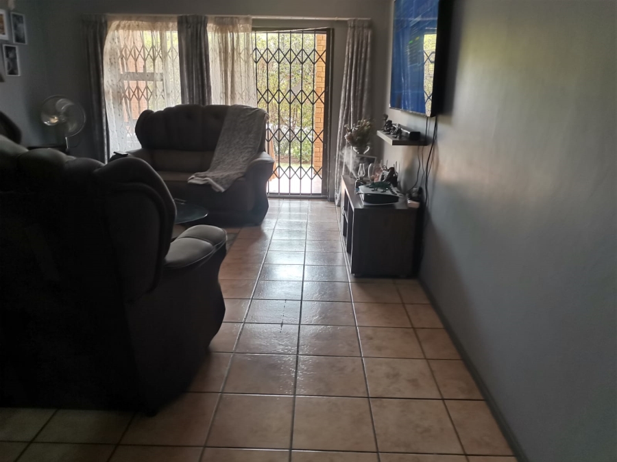2 Bedroom Property for Sale in Sonneveld Gauteng
