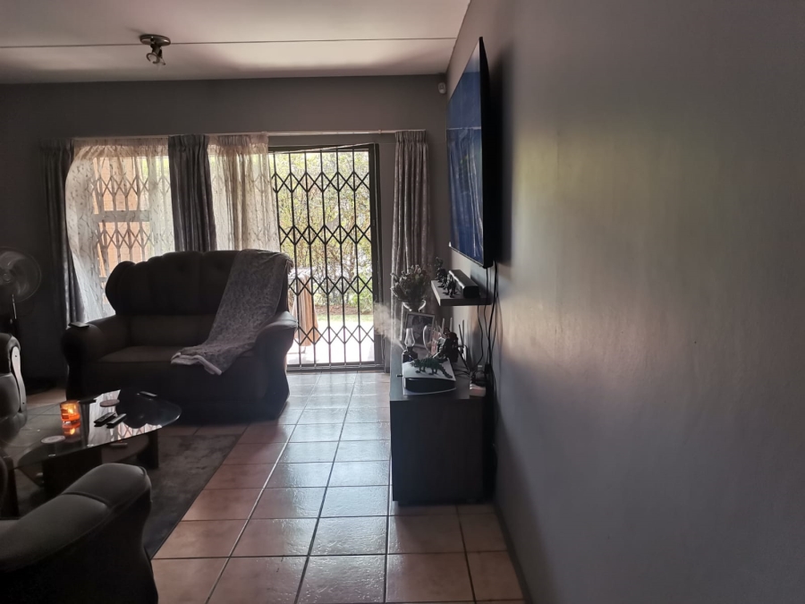 2 Bedroom Property for Sale in Sonneveld Gauteng