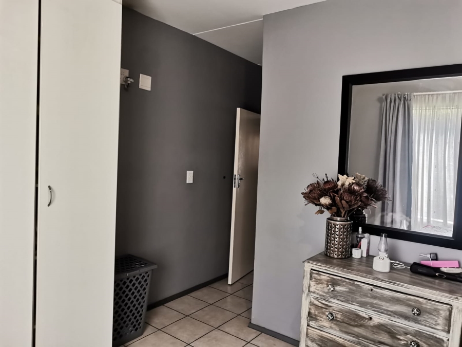 2 Bedroom Property for Sale in Sonneveld Gauteng