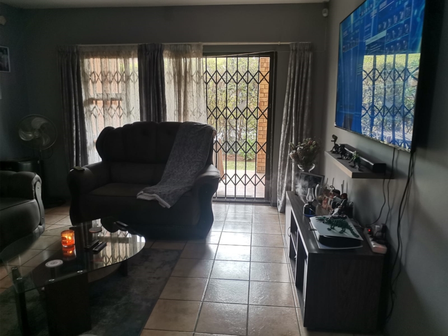 2 Bedroom Property for Sale in Sonneveld Gauteng