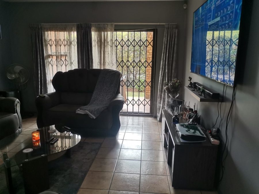 2 Bedroom Property for Sale in Sonneveld Gauteng