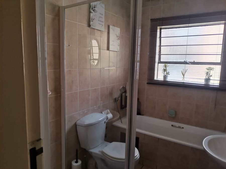 2 Bedroom Property for Sale in Sonneveld Gauteng