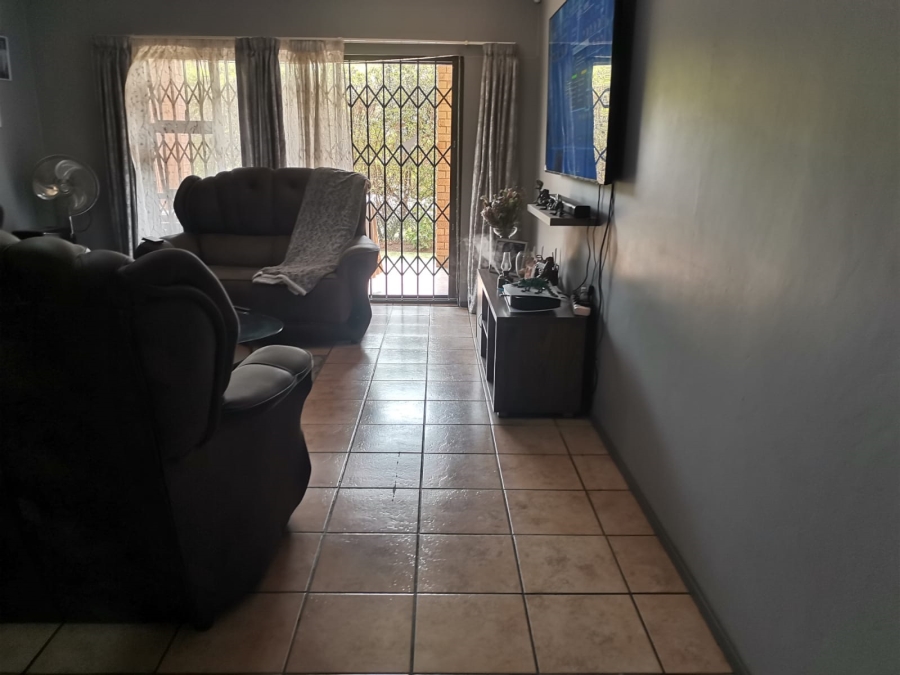 2 Bedroom Property for Sale in Sonneveld Gauteng