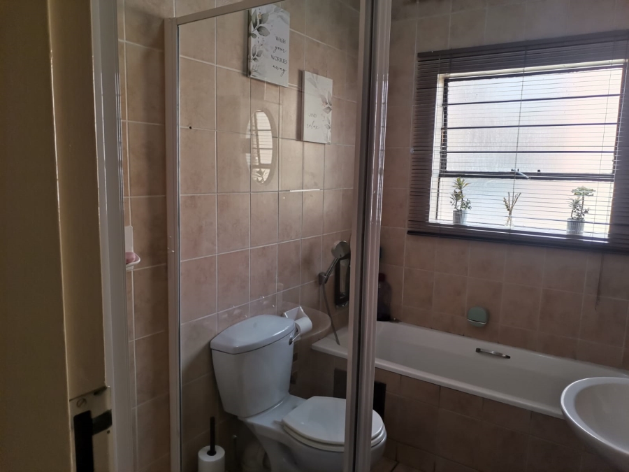 2 Bedroom Property for Sale in Sonneveld Gauteng