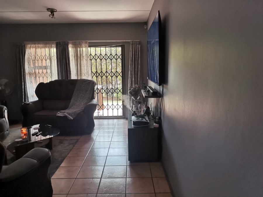 2 Bedroom Property for Sale in Sonneveld Gauteng