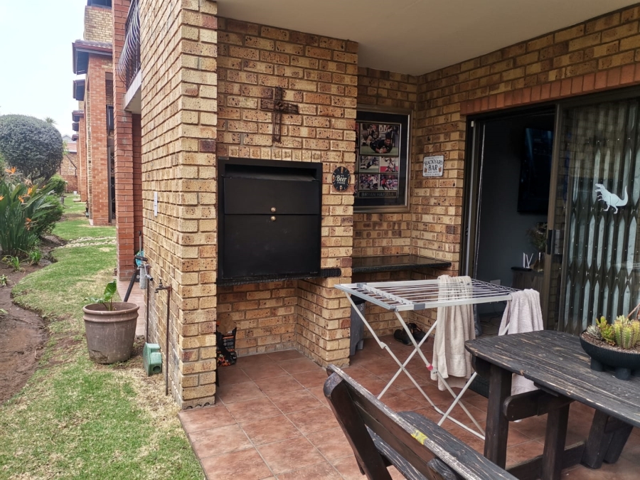 2 Bedroom Property for Sale in Sonneveld Gauteng