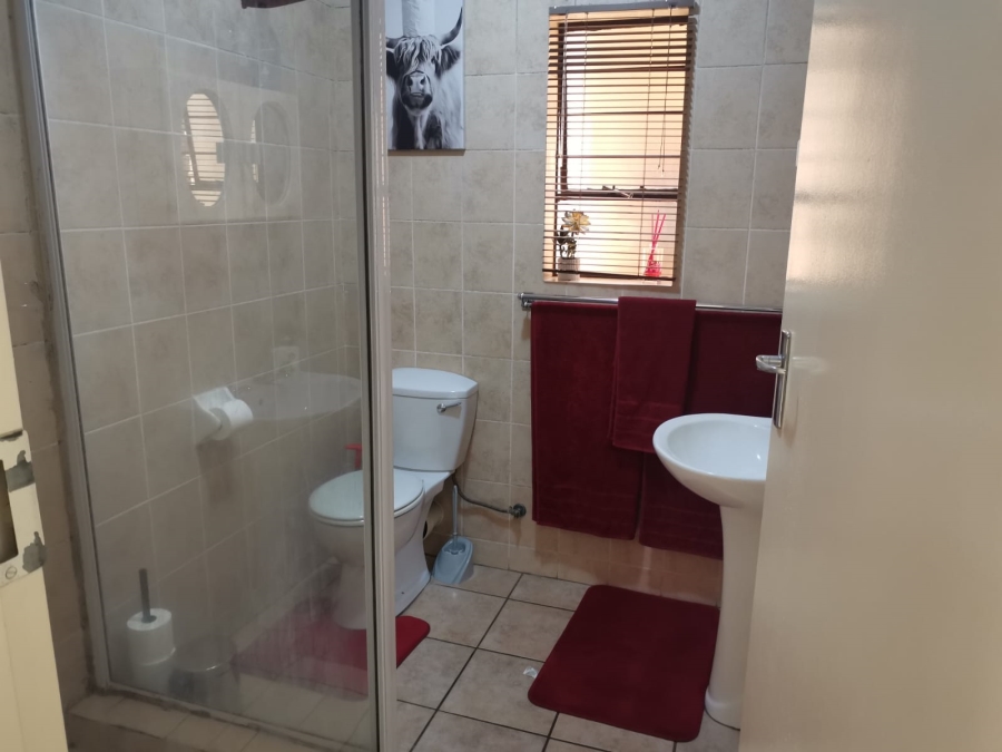 2 Bedroom Property for Sale in Sonneveld Gauteng