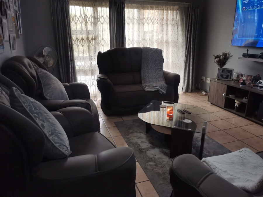 2 Bedroom Property for Sale in Sonneveld Gauteng
