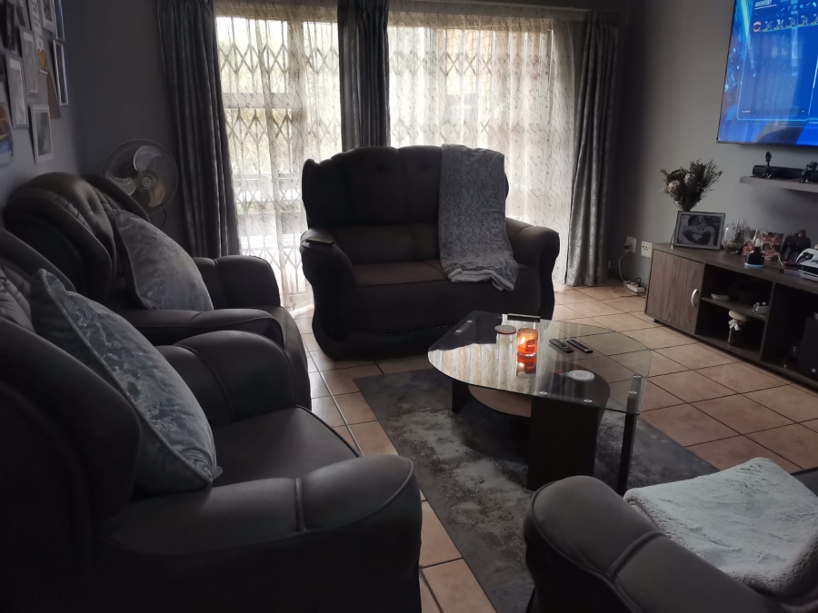 2 Bedroom Property for Sale in Sonneveld Gauteng