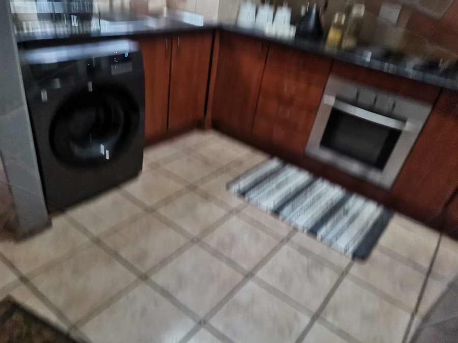 2 Bedroom Property for Sale in Sonneveld Gauteng