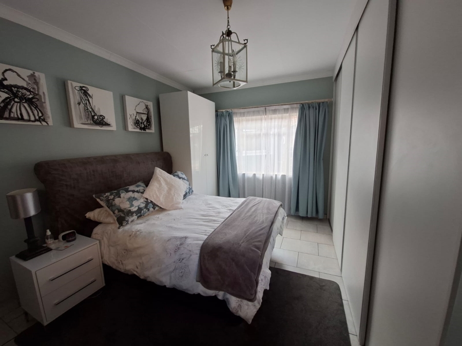 4 Bedroom Property for Sale in Glen Marais Gauteng