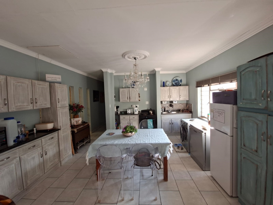 4 Bedroom Property for Sale in Glen Marais Gauteng