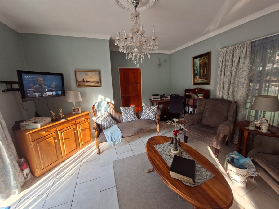 4 Bedroom Property for Sale in Glen Marais Gauteng