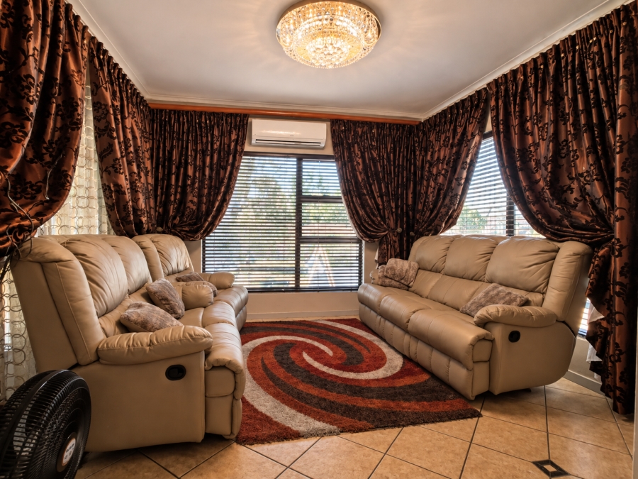 4 Bedroom Property for Sale in Willowbrook Gauteng