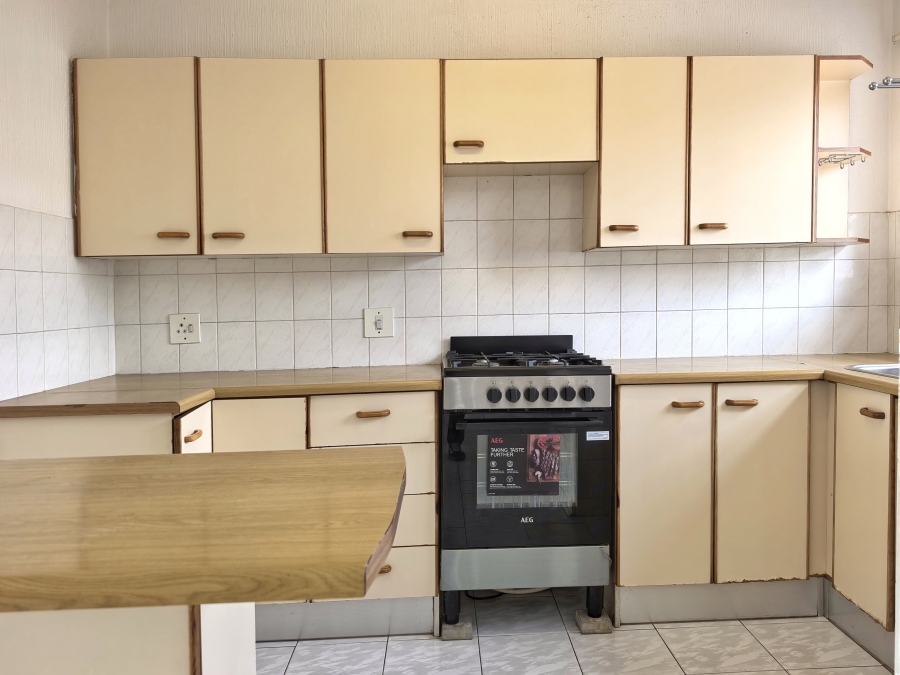 To Let 2 Bedroom Property for Rent in Fairland Gauteng