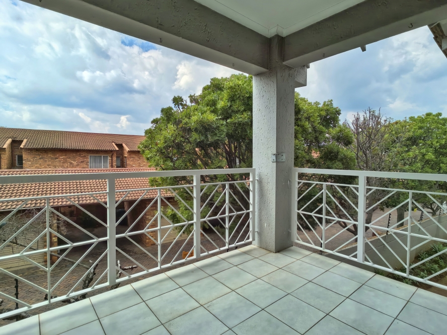 To Let 2 Bedroom Property for Rent in Fairland Gauteng